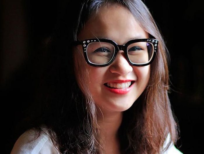 Những năm học lớp 8 - 9, cô nàng đã thường xuyên xuất hiện cùng mẹ tại các sự kiện và gây sự chú ý bởi nhan sắc ngọt ngào, trong sáng và nụ cười rạng rỡ 