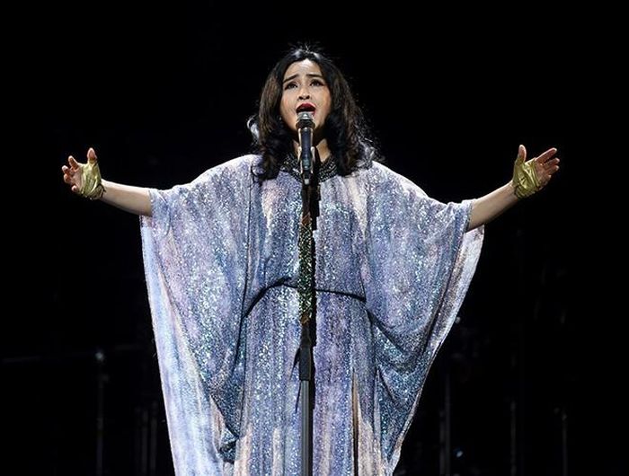  Vẻ đẹp của Diva làng nhạc Việt vừa có chiều sâu, vừa sắc cạnh, không bị hòa lẫn giữa nhiều "người đẹp không tuổi" của showbiz Việt 