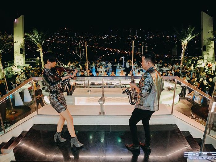 Sân khấu biểu diễn ở Sky 36