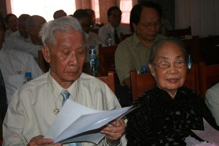 Vợ chồng nhà văn Phạm Tường Hạnh tại sinh nhật lần thứ 90 của ông