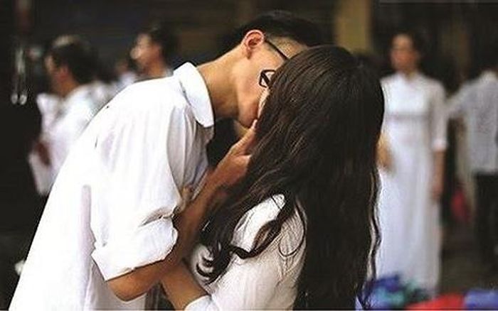 Đừng ngạc nhiên khi cô con gái bé bỏng của bạn có người yêu!