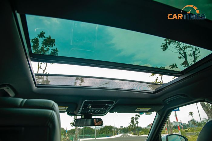 Xe Range Rover Sport HSE 2015 trang bị cả cửa sổ trời toàn cảnh