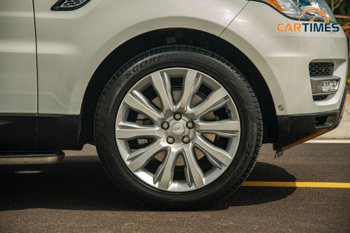 La zăng xe Range Rover Sport HSE 2015