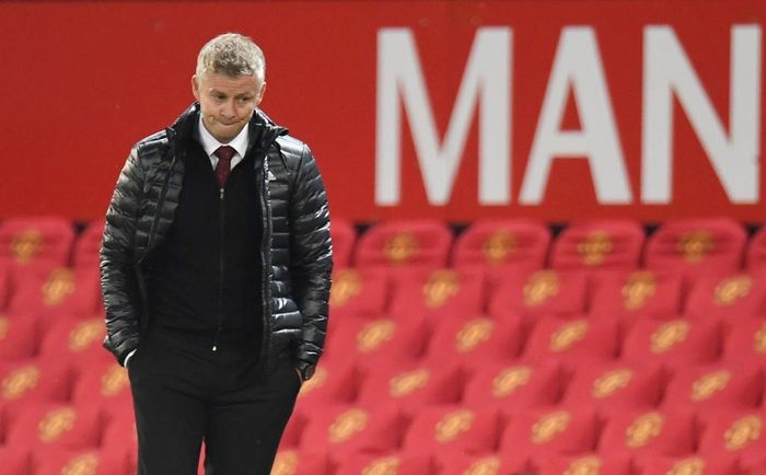  Vẻ thất vọng lộ rõ trên khuôn mặt của HLV Solskjaer. MU đã chơi tốt nhưng không thể giành chiến thắng vì những lý do khách quan. Chấn thương liên tiếp của 2 hậu vệ trái Luke Shaw, Brandon Williams khiến MU không đủ người để chống đỡ những tình huống tấn công của đội khách.