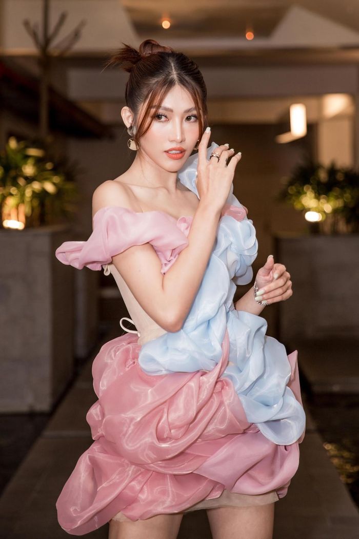 Quỳnh Châu sinh năm 1994, được biết đến khi tham gia Vietnam's Next Top Model. Cô từng lọt vào top 15 của Miss Universe Vietnam 2015 và top 5 cuộc thi Hoa khôi Áo dài 2016.