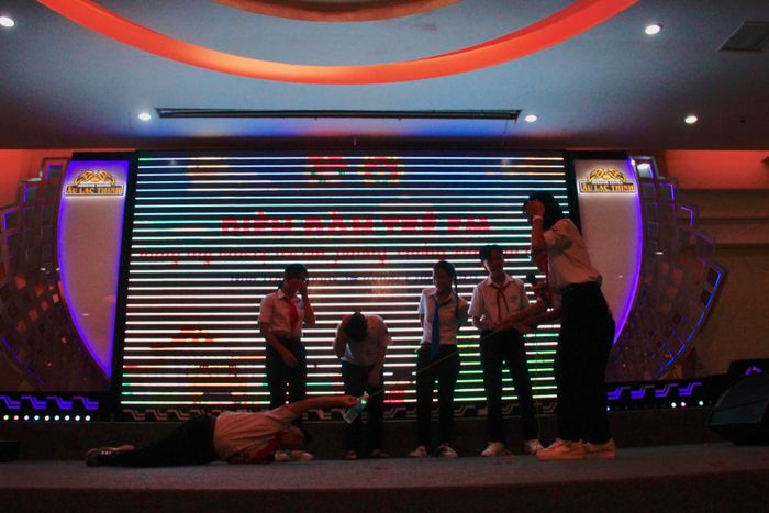 Các học sinh trình bày các tiểu phẩm phòng, chống đuổi nước ở trẻ 