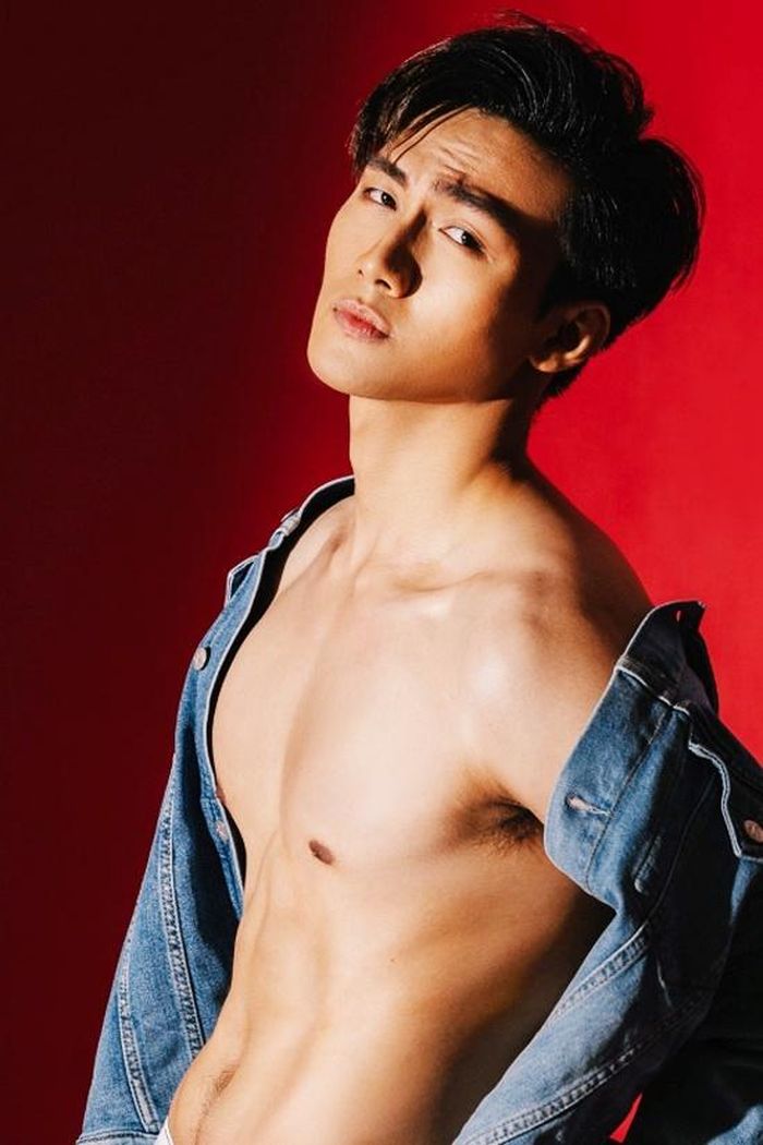 Mạc Trung Kiên tự tin cởi trần khoe body 6 múi săn chắc hậu giảm cân. Ảnh: Mạc Trung Kiên.