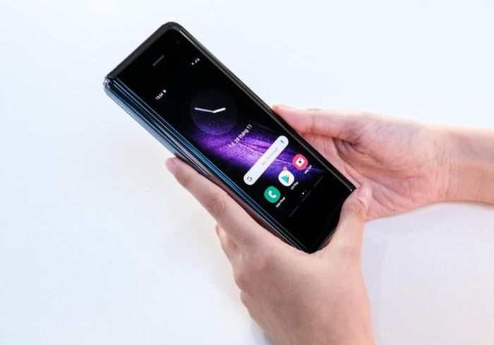 Màn hình 4,6 inch phía trước của Galaxy Fold có thể sẽ được nâng cấp lên 6,3 inch trên Z Fold 2.