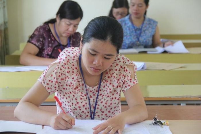 Cán bộ chấm thi Kỳ thi THPT quốc gia 2018 tại tỉnh Cao Bằng. Ảnh: Sỹ Điền
