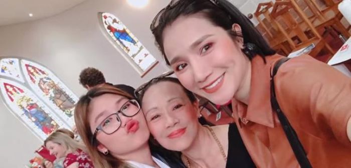 Cát Tường cùng mẹ và con gái.