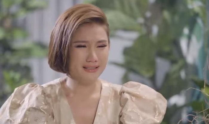 Cát Tường nhiều lần bật khóc khi nhắc đến mẹ ruột và con gái. 