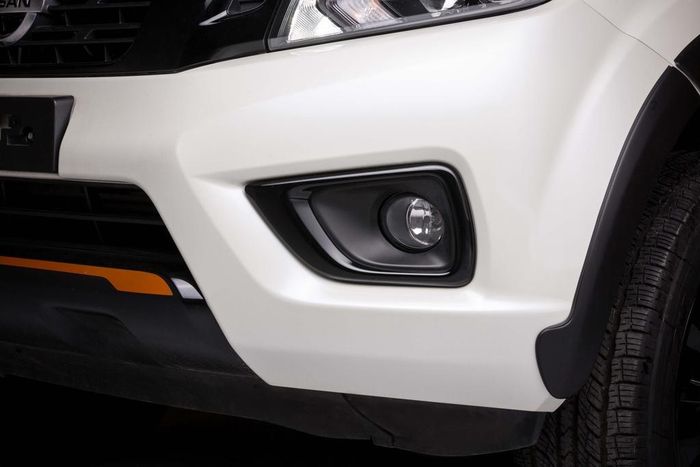  Nissan Navara Black Edition A-IVI được phân phối với mức giá 845 triệu đồng. Với mức giá này, Navara Black Edition A-IVI sẽ cạnh tranh trực tiếp với Ford Ranger Wildtrak (có giá từ 853 triệu đồng). 