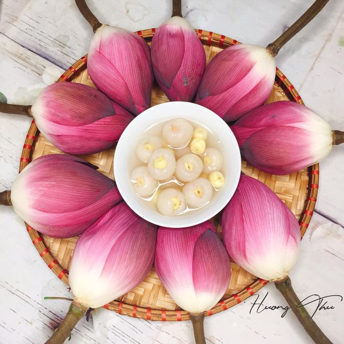 Tráng miệng bằng chè hạt sen long nhãn vừa bổ dưỡng, vừa ngọt lịm thơm mát.