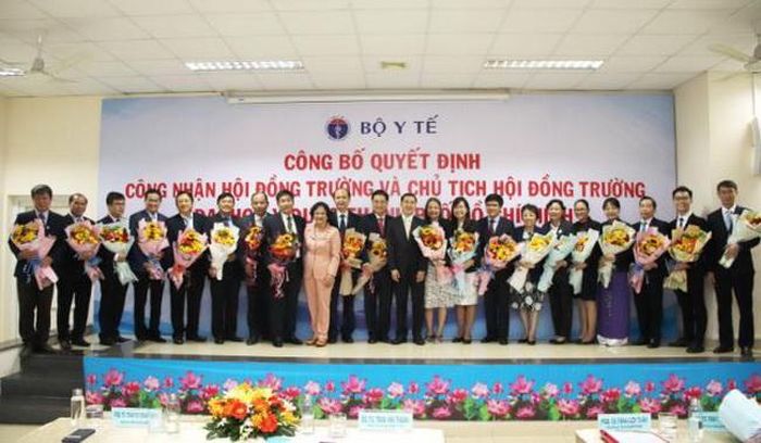 Ra mắt 21 thành viên Hội đồng trường ĐH Y Dược TP.HCM nhiệm kỳ 2020-2025 (Ảnh: TĐ)