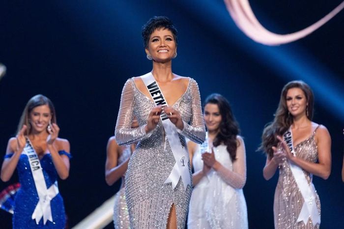  Top 5 "Miss Universe 2018" được người hâm mộ yêu mến nhờ sự chân thành cùng trái tim dũng cảm.