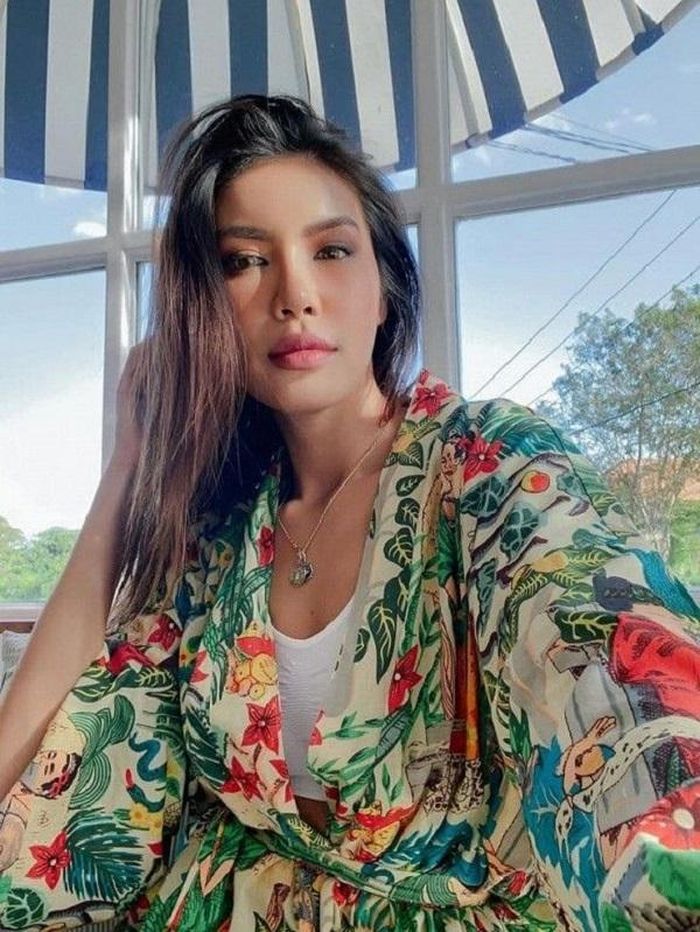 “Mỗi cuốn sách đều có những giá trị riêng” - Siêu mẫu nhắn nhủ.