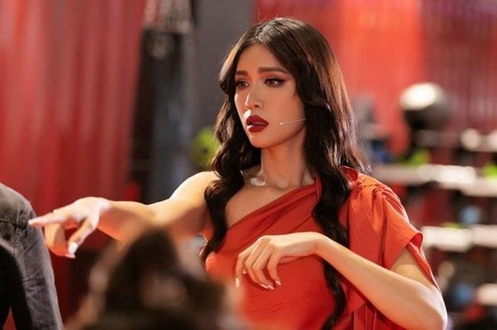 Minh Tú được đón nhận với hình ảnh siêu mẫu cá tính, hài hước.