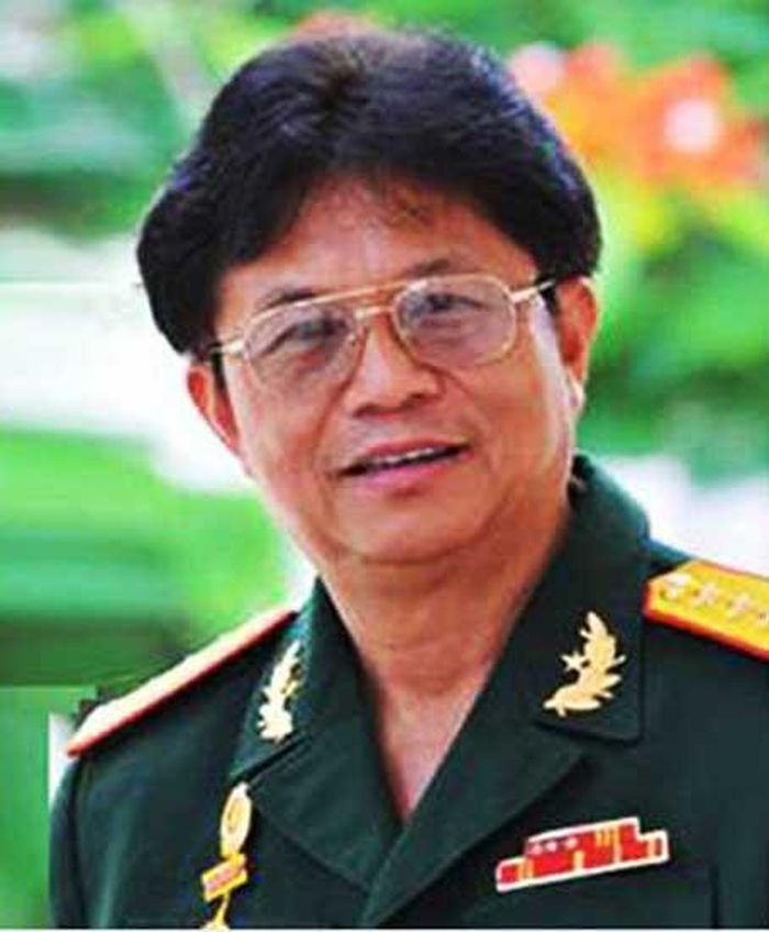 Nhà thơ Trần Thế Tuyển.