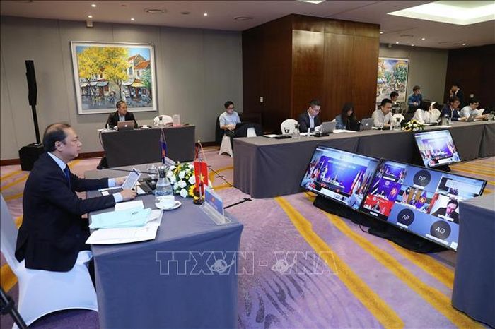 Thứ trưởng Bộ Ngoại giao Nguyễn Quốc Dũng, Trưởng SOM ASEAN Việt Nam chủ trì cuộc họp.