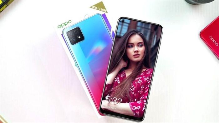 OPPO A72 5G có thiết lập camera selfie 8MP lỗ bấm