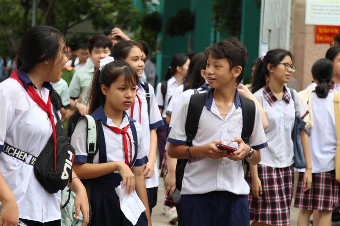  Thí sinh làm bài tốt thì tâm trạng vui vẻ. Ngược lại, những thí sinh làm bài không tốt vẻ mặt tâm tư