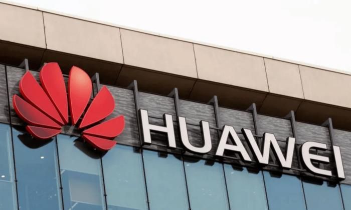 Hồi tháng 5 năm ngoái, Huawei bị Mỹ đưa vào danh sách đen hạn chế các công ty của Mỹ được duy trì quan hệ kinh doanh với công ty này. Ảnh: Reuters