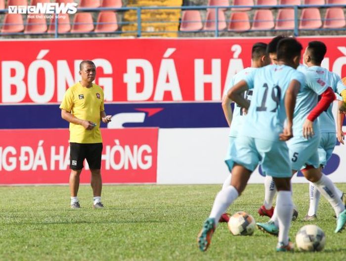 HLV Phạm Anh Tuấn đã hết bài?