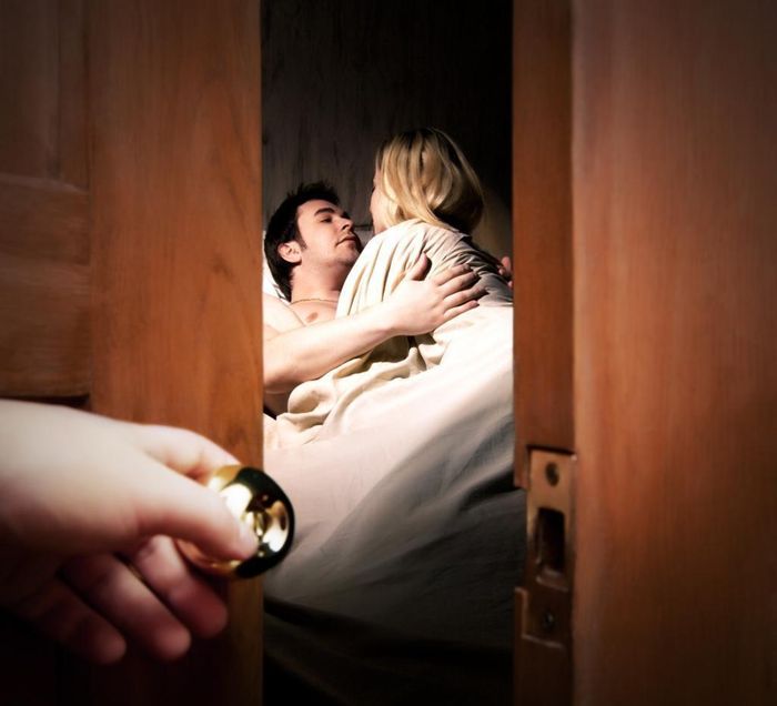  Một số quốc gia đã bãi bỏ hình sự hóa tội ngoại tình, chỉ phạt tiền kẻ không chung thủy. Ảnh: Twitter. 