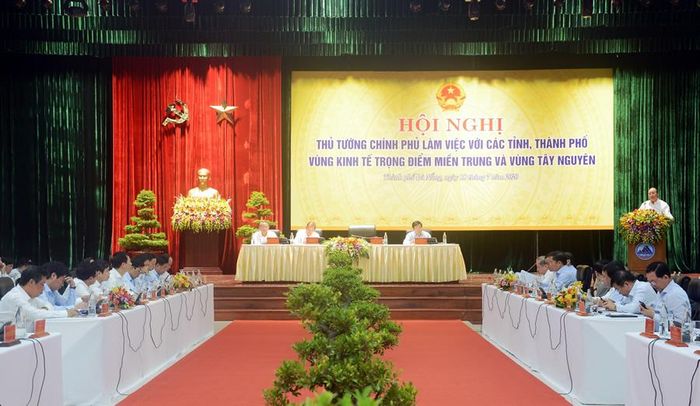 Thủ tướng Nguyễn Xuân Phúc phát biểu chỉ đạo hội nghị.