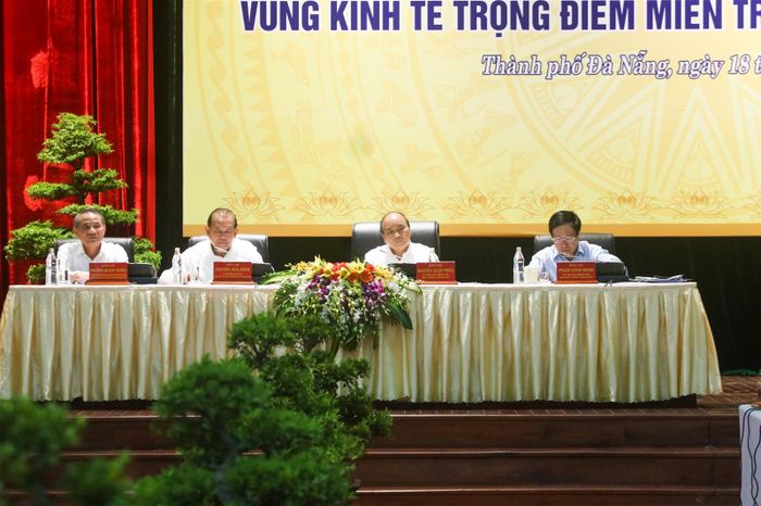 Thủ tướng Chính phủ Nguyễn Xuân Phúc làm việc với các tỉnh, thành phố vùng kinh tế trọng điểm miền Trung và Vùng Tây Nguyên.