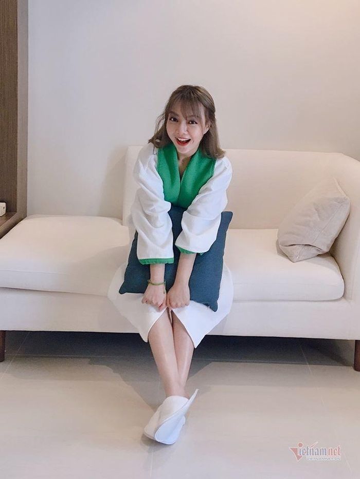 Sau thời gian đầu bị sốc giờ cô đã bình tĩnh đối diện với sự thật và đang chuẩn bị để phẫu thuật.