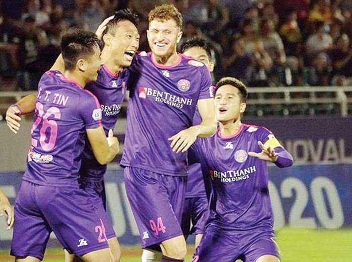 Các cầu thủ Sài Gòn trong trận thắng 3-0 trước Thanh Hóa tối 12-7