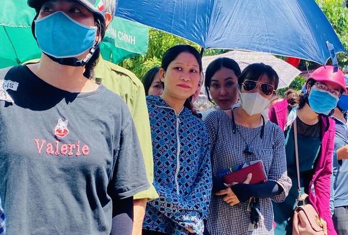 Đa số phụ huynh vẫn lo lắng, áp lực khi con tham gia kỳ thi vượt cấp. Ảnh: Nguyễn Hà/Tiền Phong.