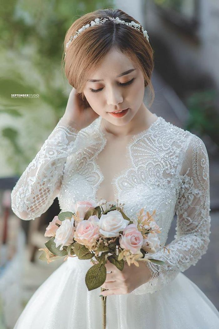 Trước những bình luận thương hại cho mình, Bảo Ngọc cho rằng nên hiểu hành động của cô theo hướng tích cực đó là cô đang được sống cho chính bản thân mình và đó là 1 điều hạnh phúc.
