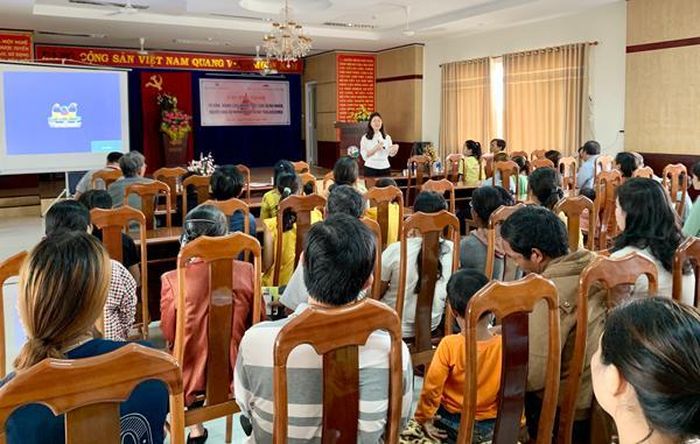 Chương trình tư vấn, nâng cao nhận thức về bệnh Thalassemia cho người dân do Bệnh viện Nhi Gia Lai phối hợp với Viện Huyết học-Truyền máu Trung ương tổ chức ngày 6-7-2020. Ảnh: Như Nguyện