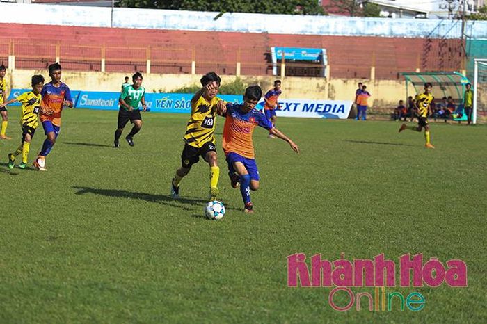 Trận chung kết giữa U13 Vạn Ninh gặp Nam Sport.