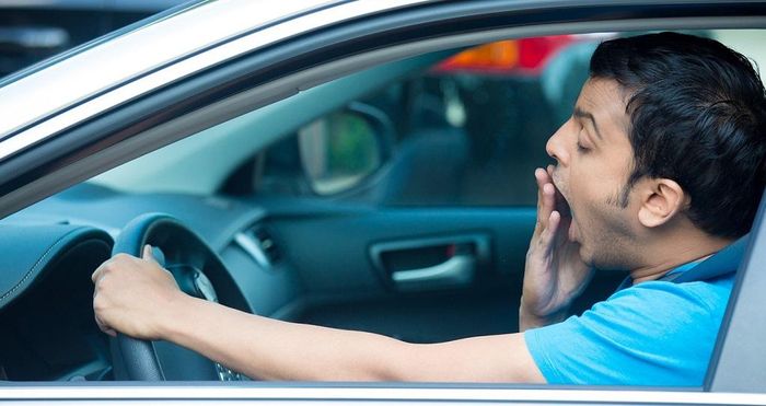 Khi mệt mỏi tự bản thân cơ thể sẽ đòi hỏi được nghỉ ngơi. Sau 2 tiếng chạy xe liên tục, tài xế nên dừng và xuống xe