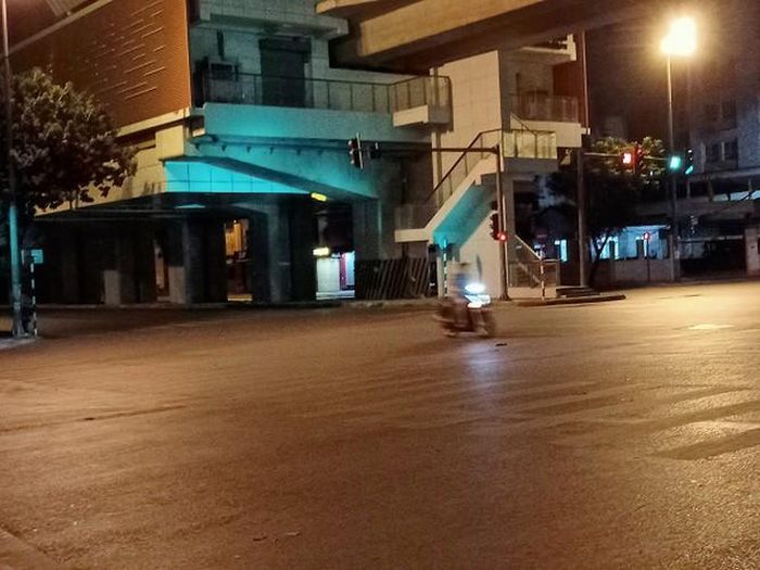  Ngã tư Hoàng Cầu – Ô Chợ Dừa về đêm tĩnh lặng 