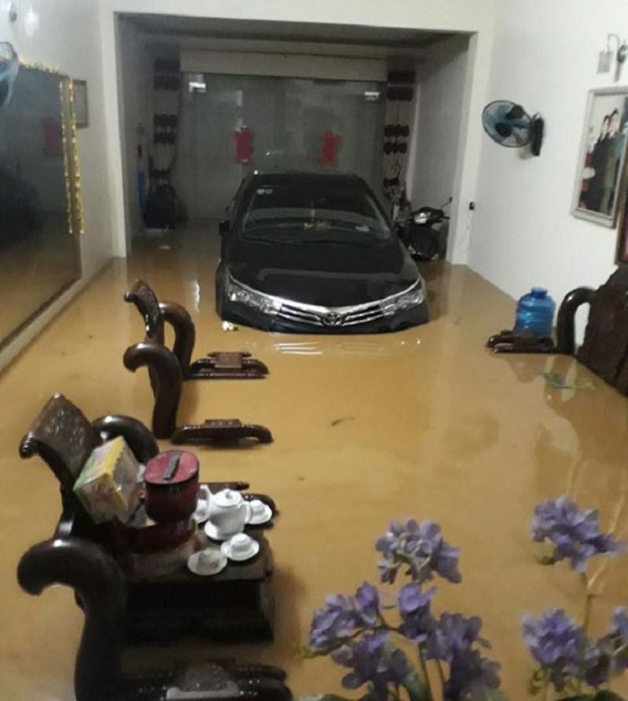  Một nhà dân tại tổ 11, phường Bắc Cường, TP Lào Cai bị ngập sâu trong nước. Ảnh Báo Lào Cai.