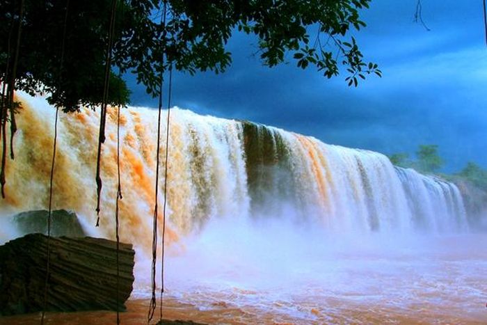  Thác Dray Sap là một trong những ngọn thác hùng vỹ nhất Tây Nguyên. Cảnh núi rừng hòa quyện với thiên nhiên tạo nên một vẻ đẹp hấp dẫn không thể tưởng 