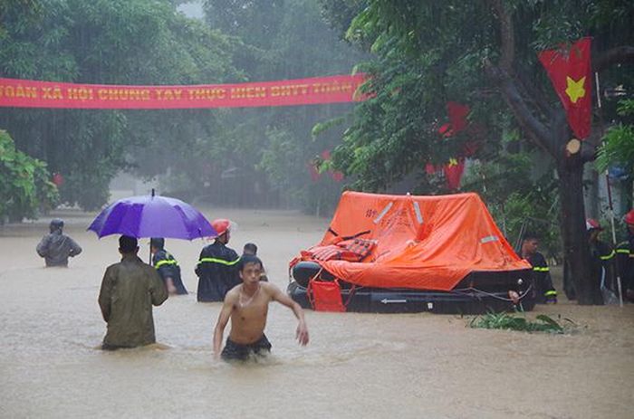 Công an tỉnh Hà Giang giúp dân sơ tán tài sản
