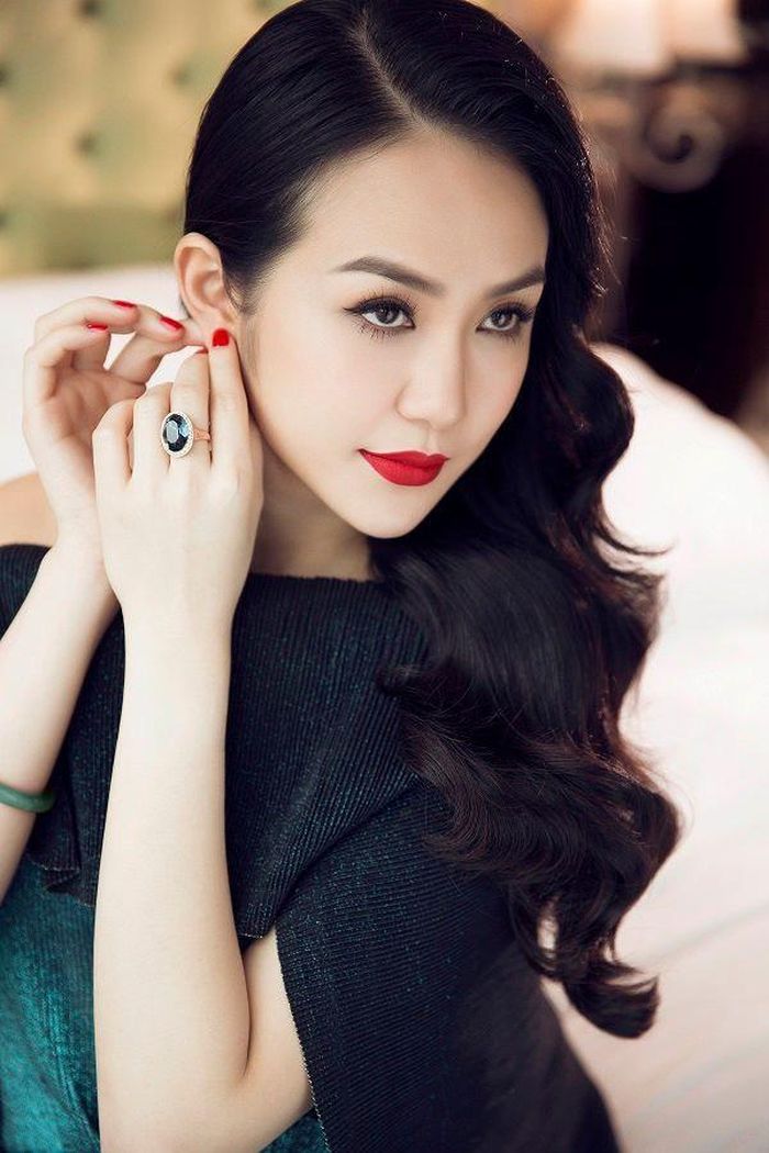 Hương Baby (tên thật Trần Thu Hương) là con gái của một gia đình giàu có ở Hà Nội. Tuy nhiên, từ khi còn rất trẻ thì Hương Baby đã tự kinh doanh và làm giàu bằng chính khả năng của mình.