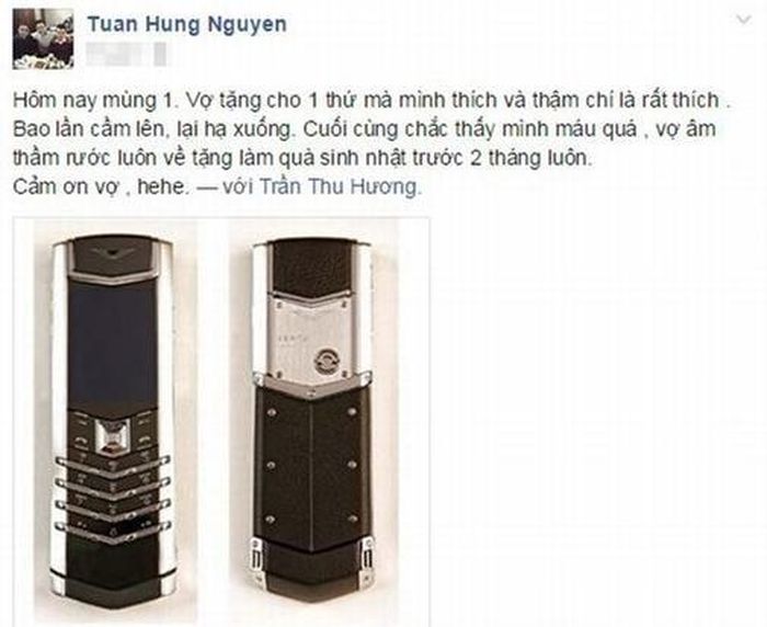 Tuấn Hưng thích một chiếc điện thoại giá hơn 100 triệu đồng, đắn đo mãi không mua được, còn Hương Baby lập tức rút ví mua tặng chồng không tiếc tay. Nguồn ảnh: Internet, FBNV.