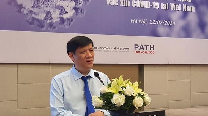 Quyền Bộ trưởng Bộ Y tế Nguyễn Thanh Long phát biểu tại hội thảo.