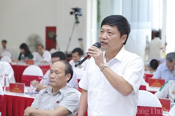Ông Bành Hồng Hiền - Giám đốc công ty Điện lực Nghệ An giải trình, làm rõ một số vấn đề đại biểu nêu