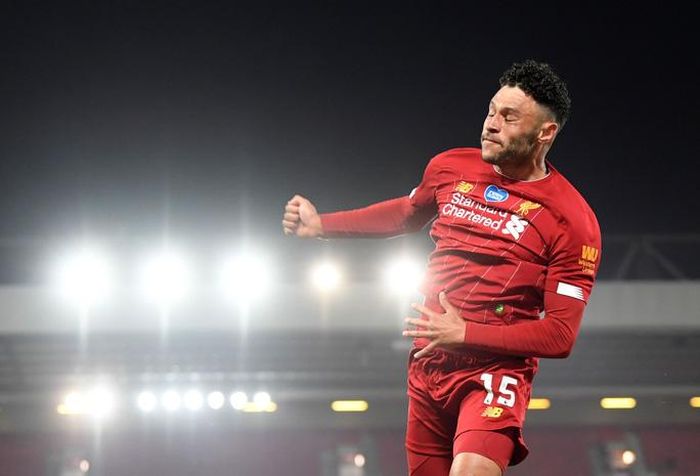 Oxlade-Chamberlain ấn định chiến thắng 5-3 cho Liverpool