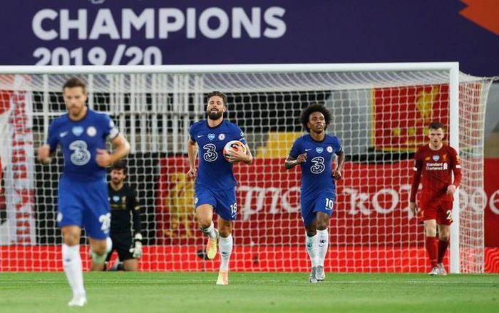 Olivier Giroud rút ngắn tỉ số hiệp 1 còn 1-3 cho Chelsea