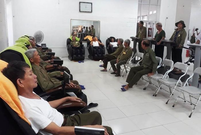  Các thương bệnh binh và đối tượng chính sách đang điều dưỡng tại Trung tâm Điều dưỡng thương binh tỉnh Nghệ An thường xuyên được chăm sóc sức khỏe. 