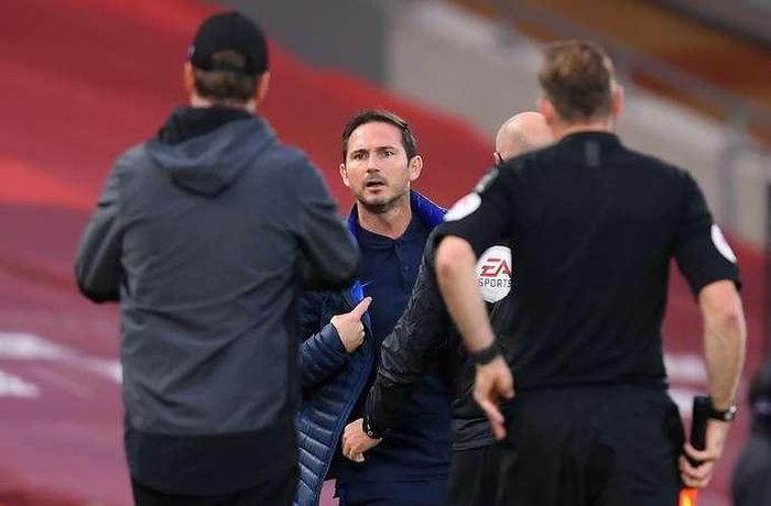 Lampard và Klopp có màn tranh cãi bên ngoài sân, và thuyền trưởng Chelsea bảo đồng nghiệp 'câm miệng'