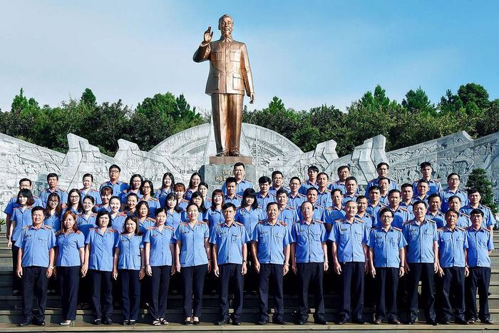 Tập thể cán bộ, công chức Viện Kiểm sát nhân dân tỉnh. Ảnh: ĐỨC THỤY